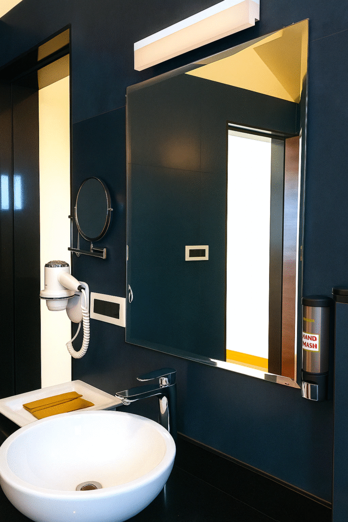 Super Deluxe bathroom or detail